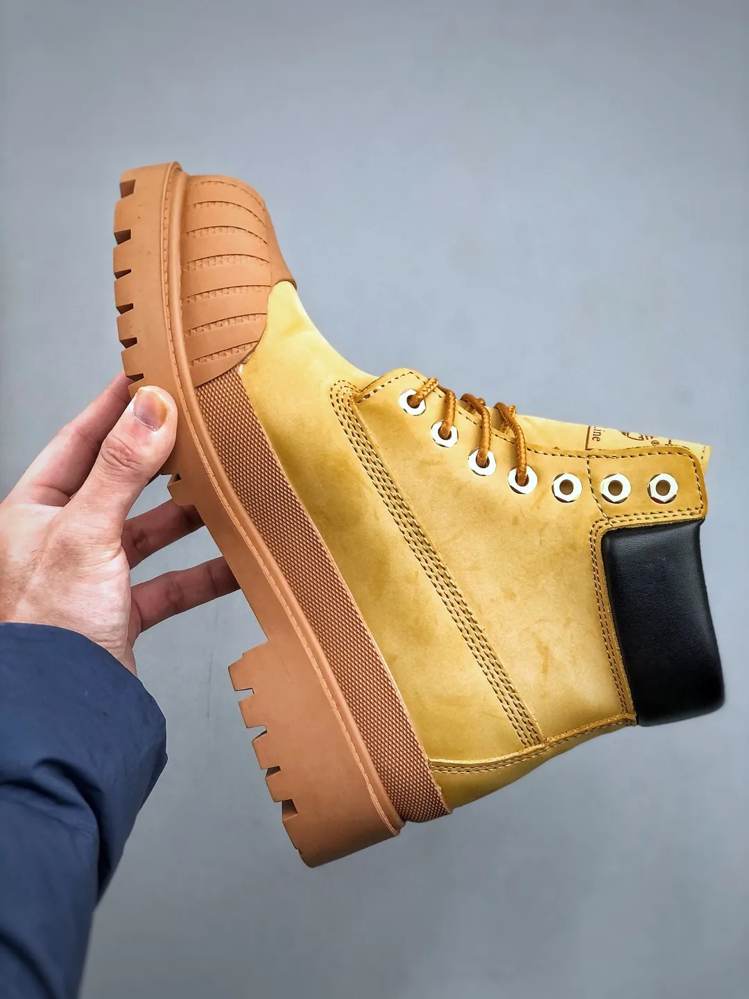 Pick up locally 💰400 Support store Timberland Timberland/Timberland rhubarb boots PREMIUM series simple and comfortable thick sole Martin boots couple style yellow upper frosted waterproof cowhide Guangdong factory quality trend hot style new process upgrade original factory last type export trade order original box original packaging with anti-odor and anti-corrosion high elastic honeycomb latex insole to give you a perfect wearing experience Size: 35 36 37 38 39 40 41 42 43 44 45 (standard code number)